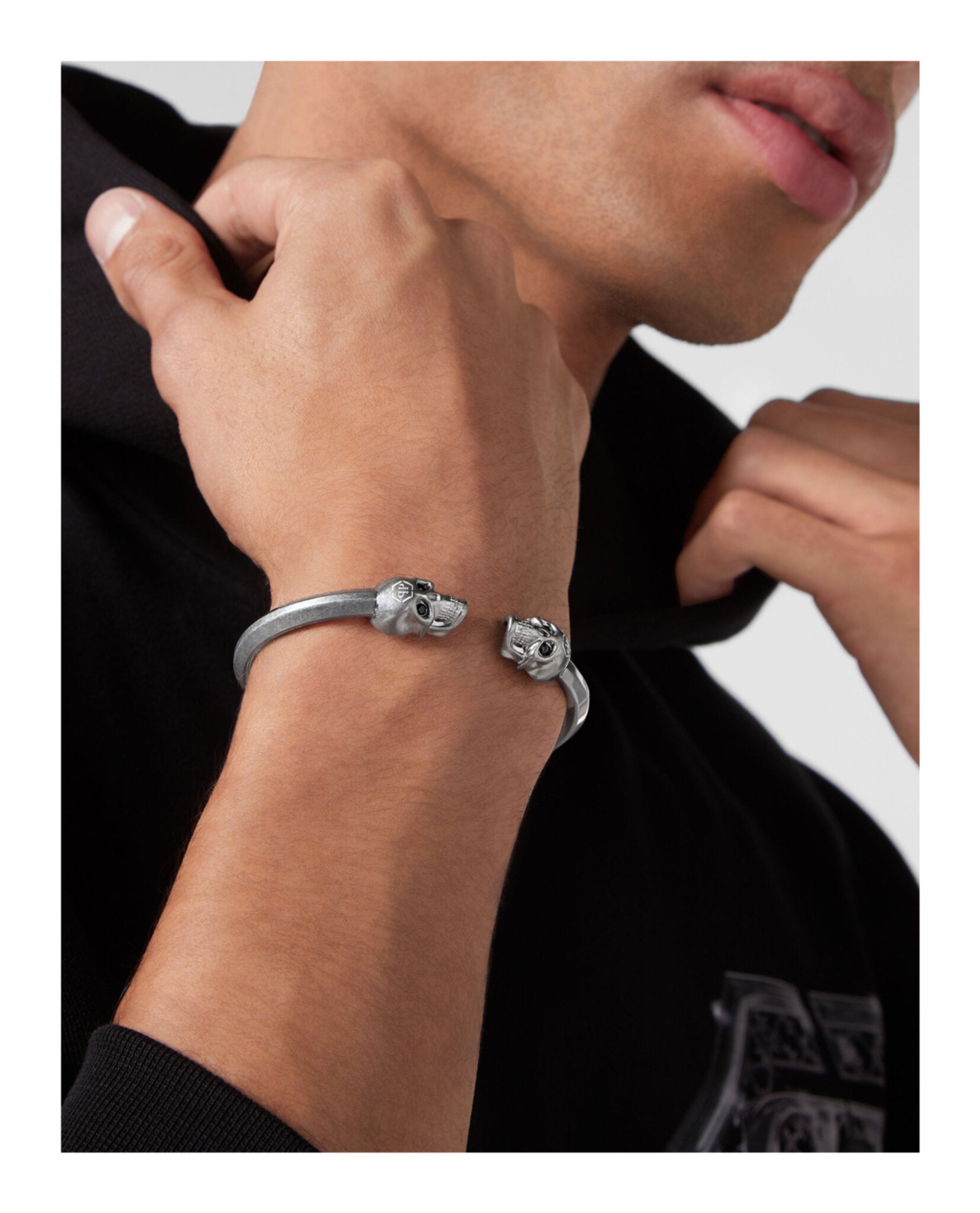 3D $kull Crystal Bangle Bracelet